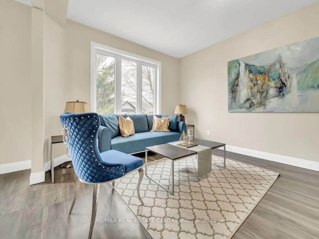 256 King Street W