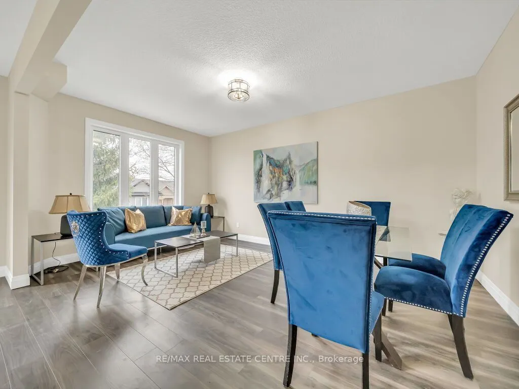 256 King Street W