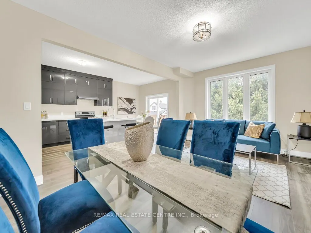 256 King Street W