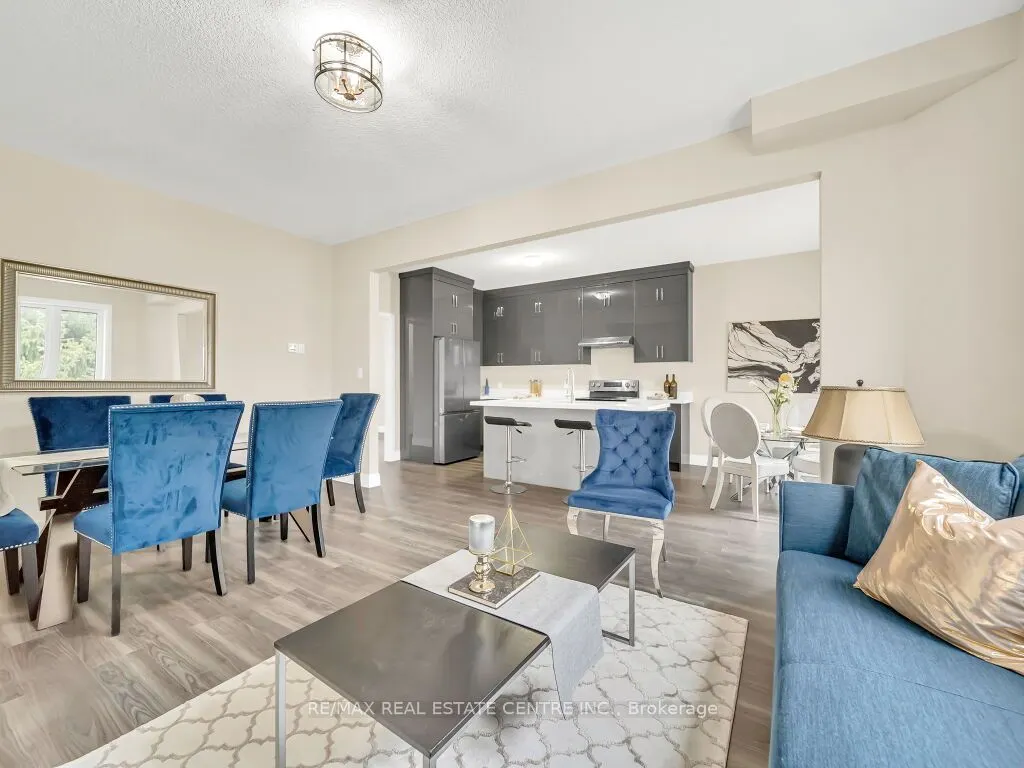 256 King Street W