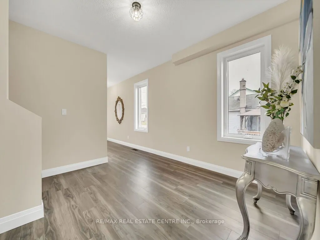 256 King Street W