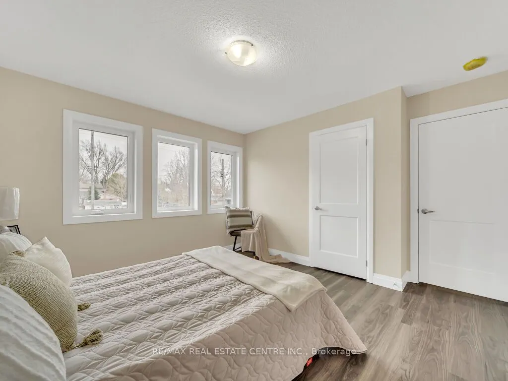 256 King Street W