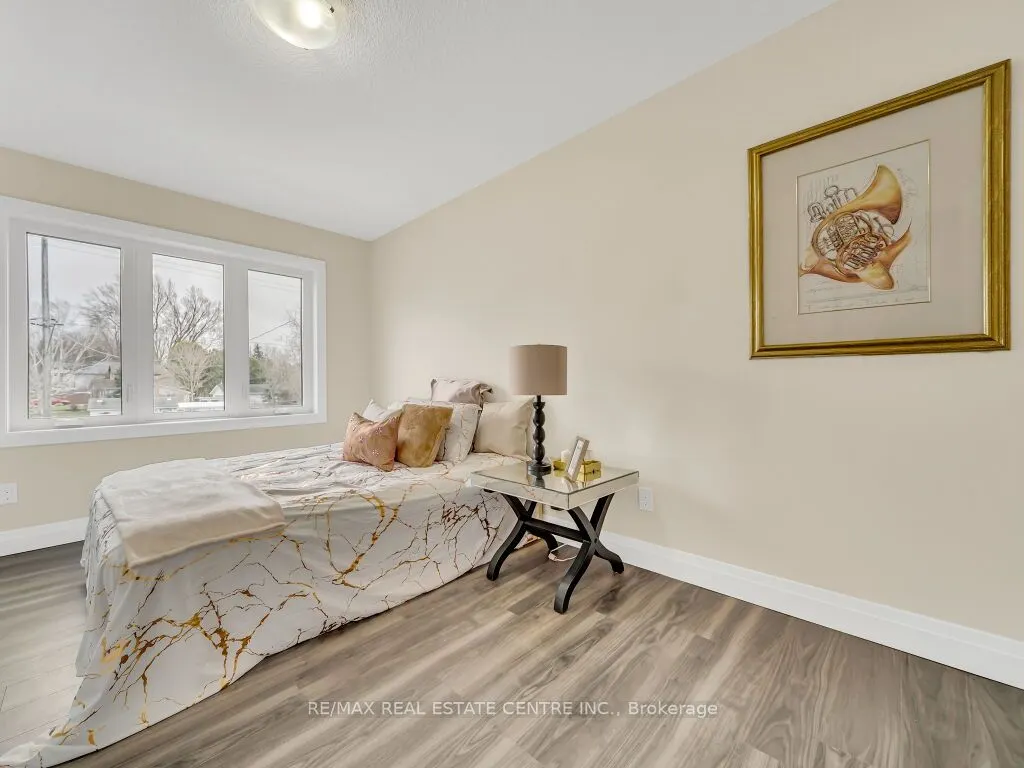 256 King Street W