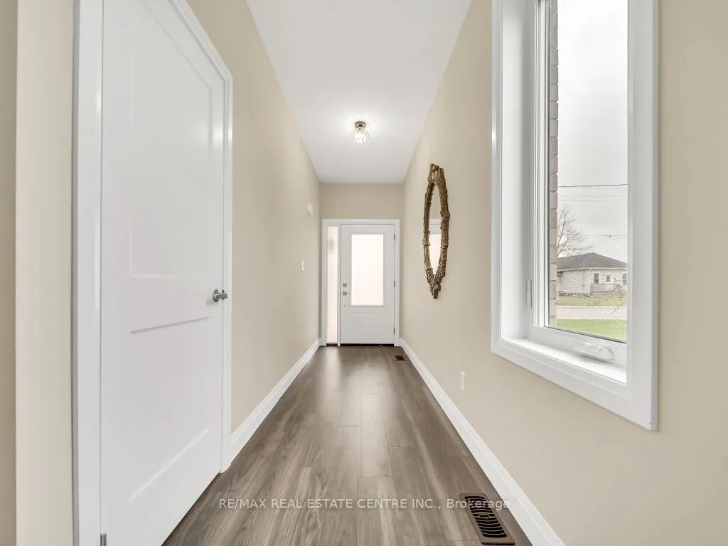 256 King Street W