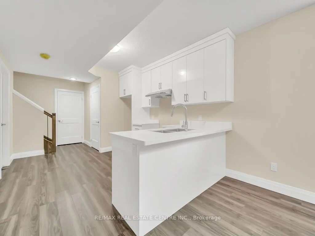 256 King Street W