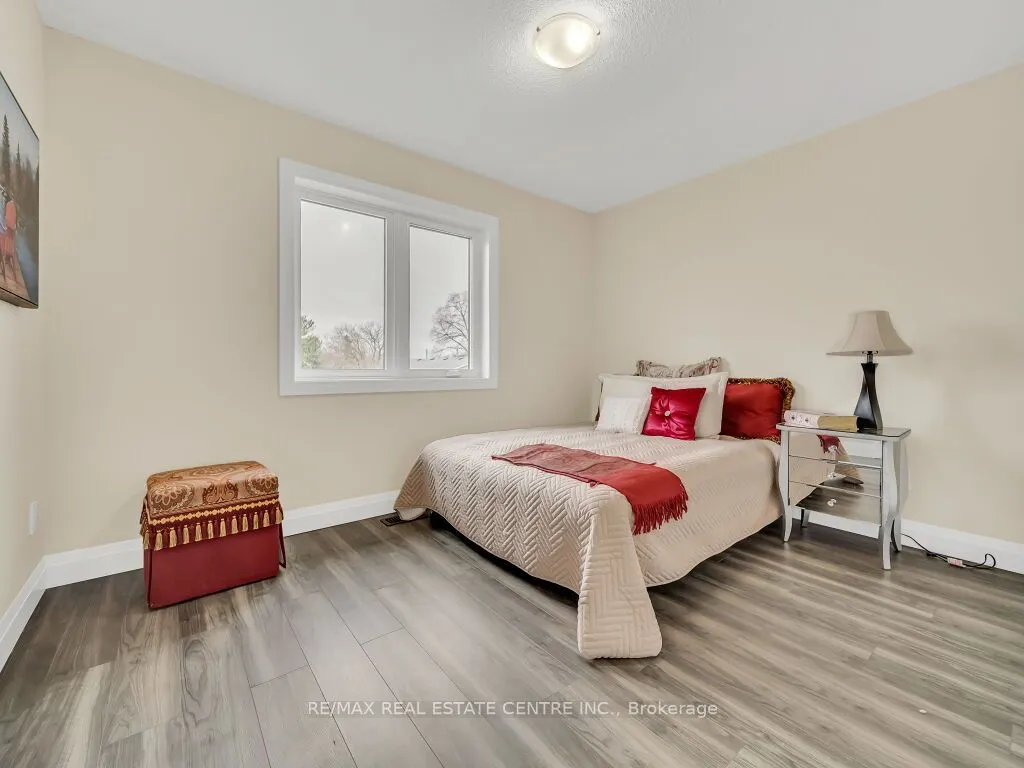 256 King Street W