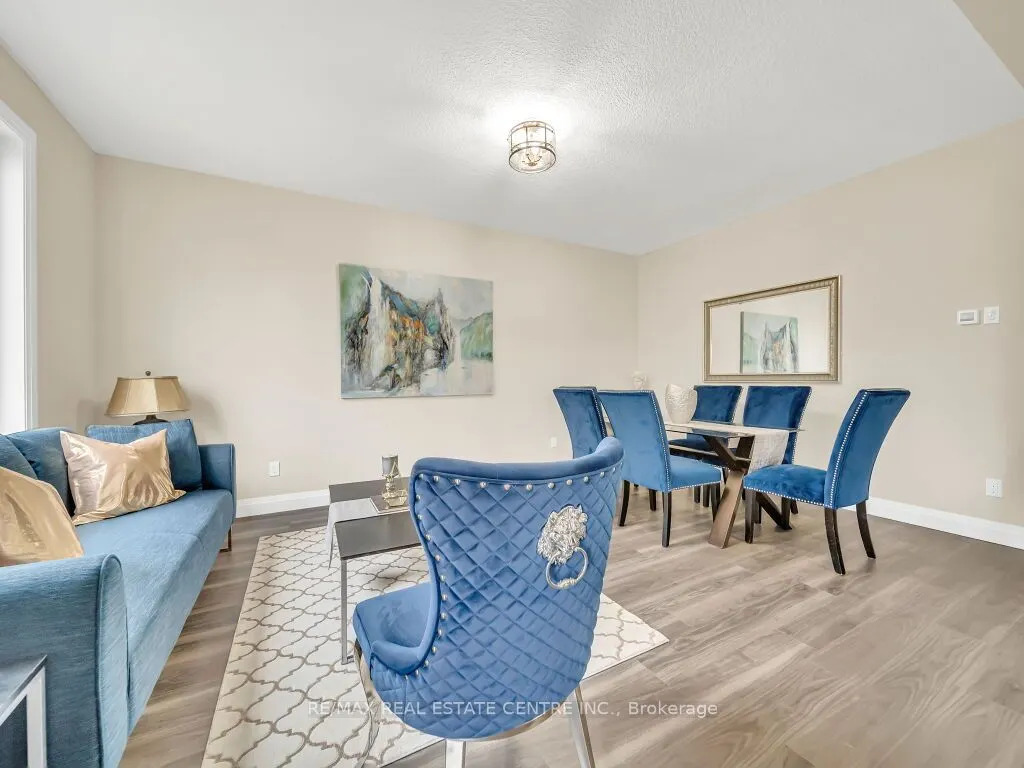 256 King Street W