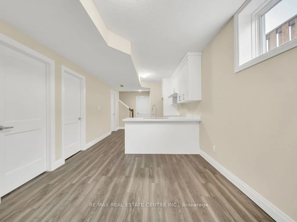 256 King Street W