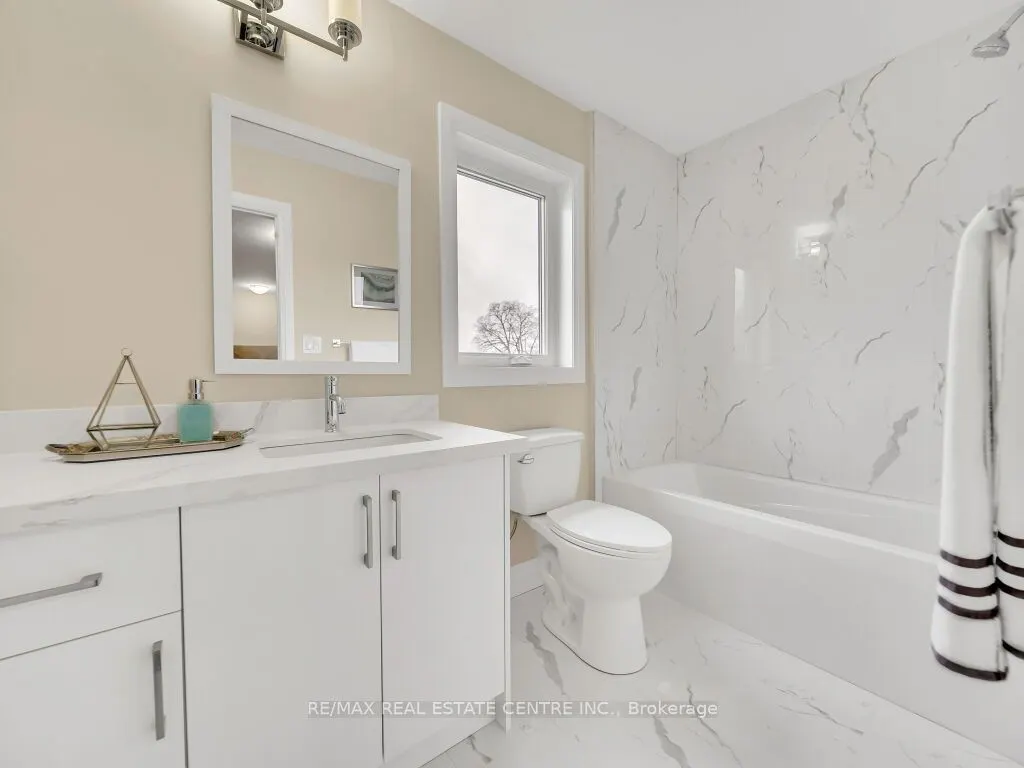 256 King Street W