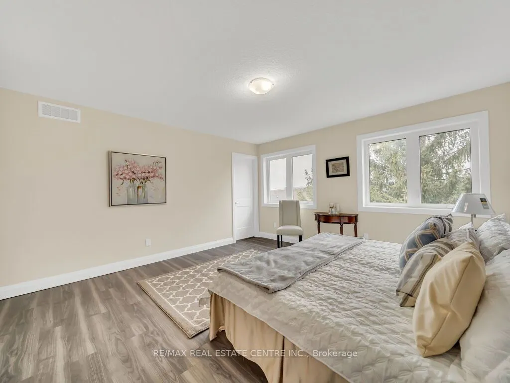 256 King Street W