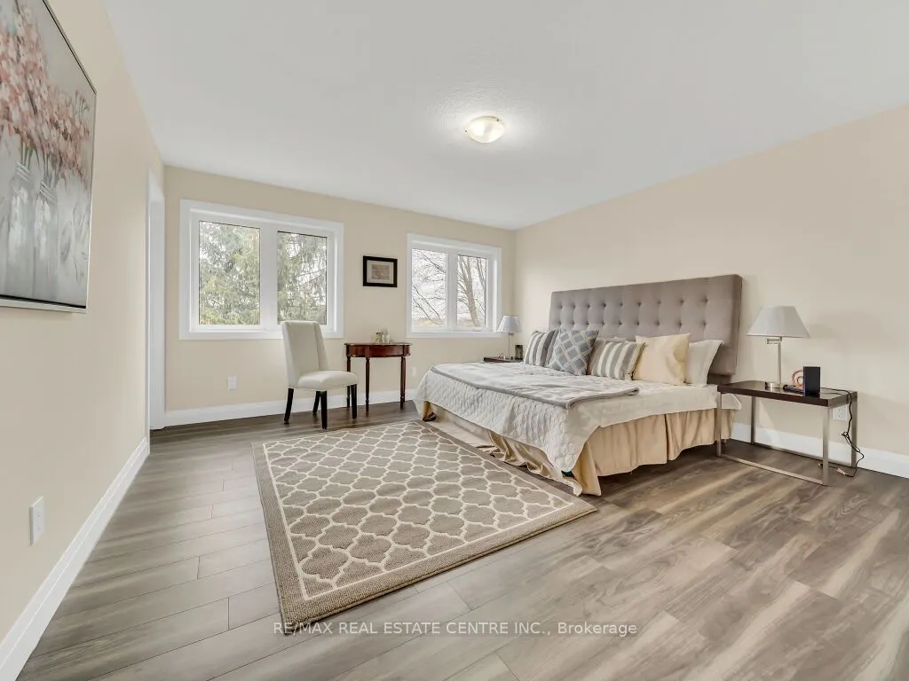 256 King Street W