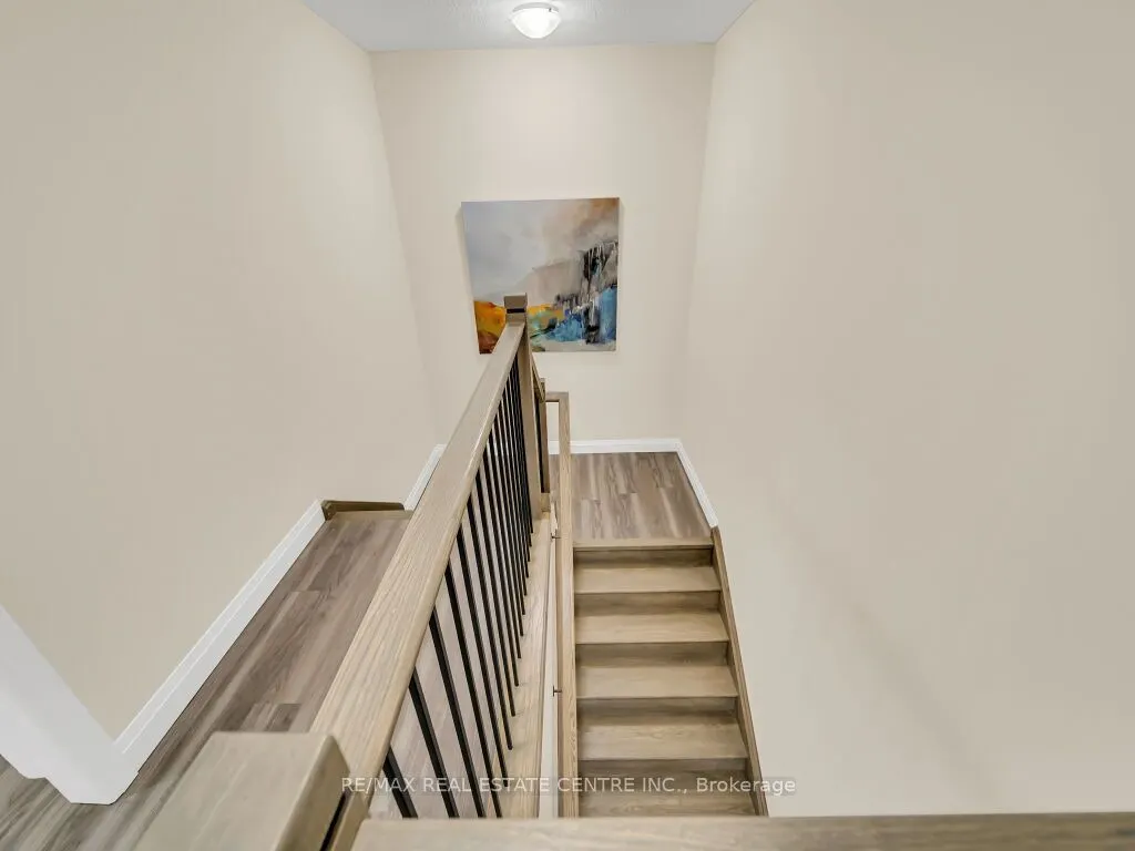 256 King Street W