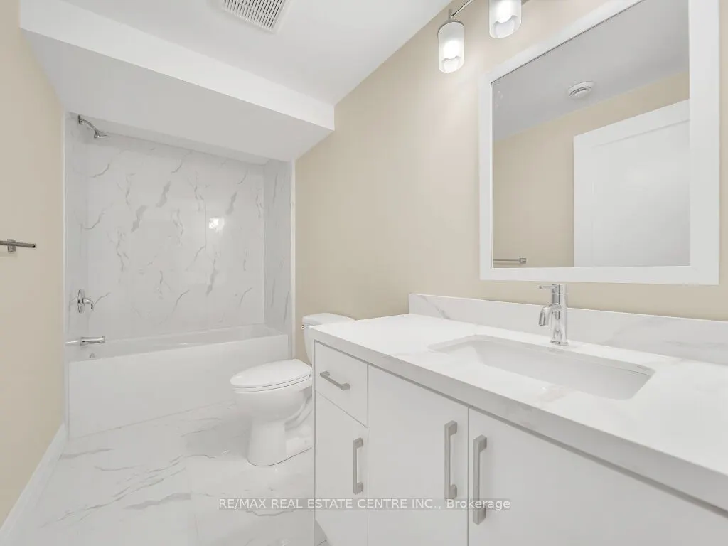 256 King Street W