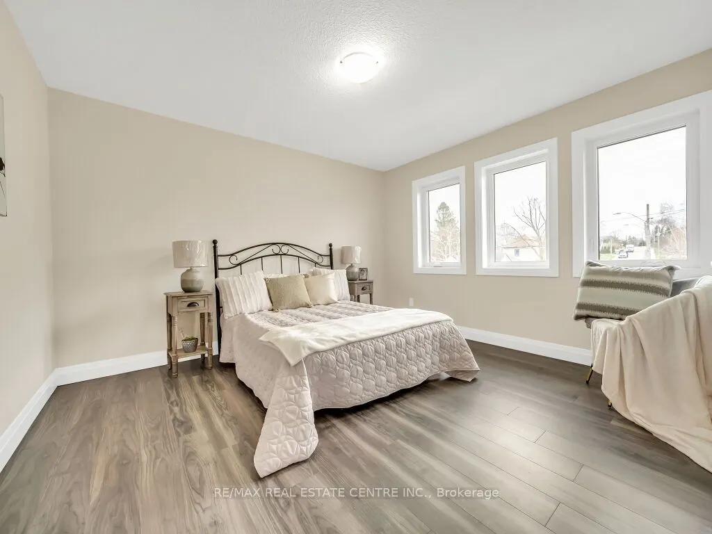 256 King Street W