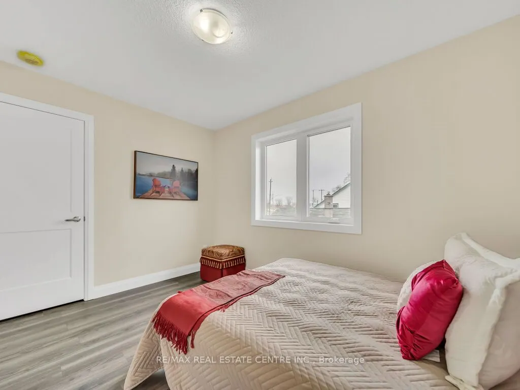 256 King Street W