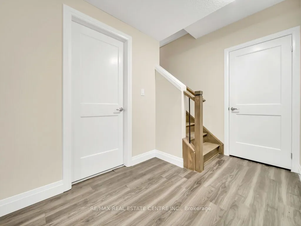 256 King Street W