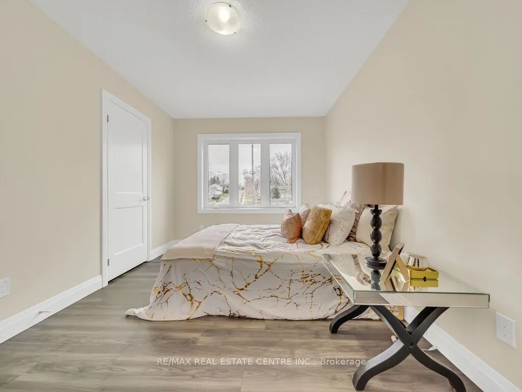 256 King Street W