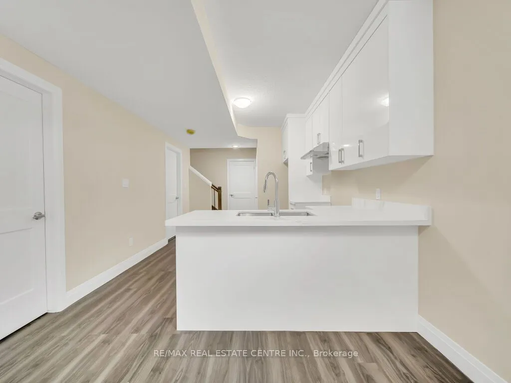 256 King Street W