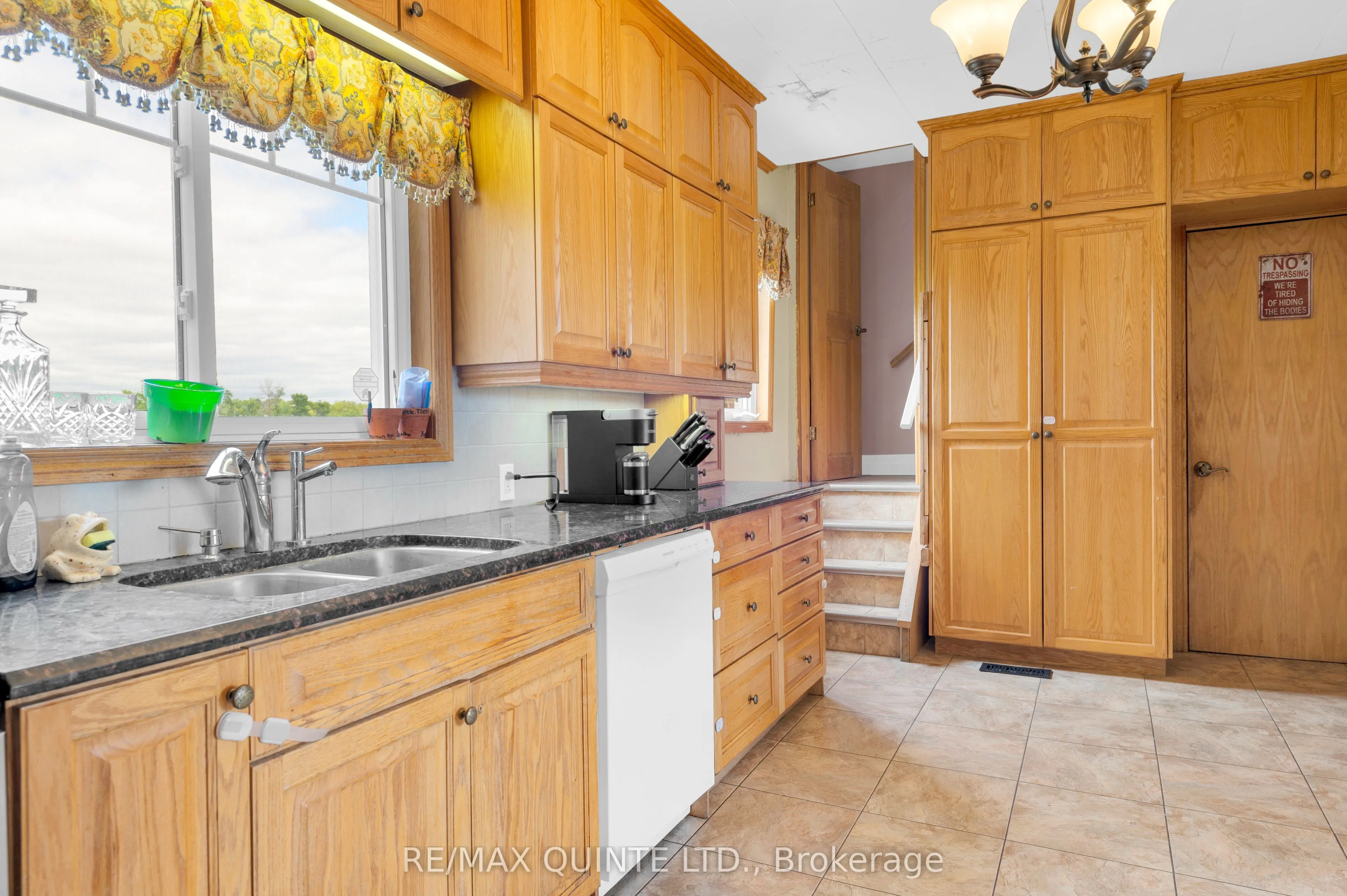 472 Maple Road