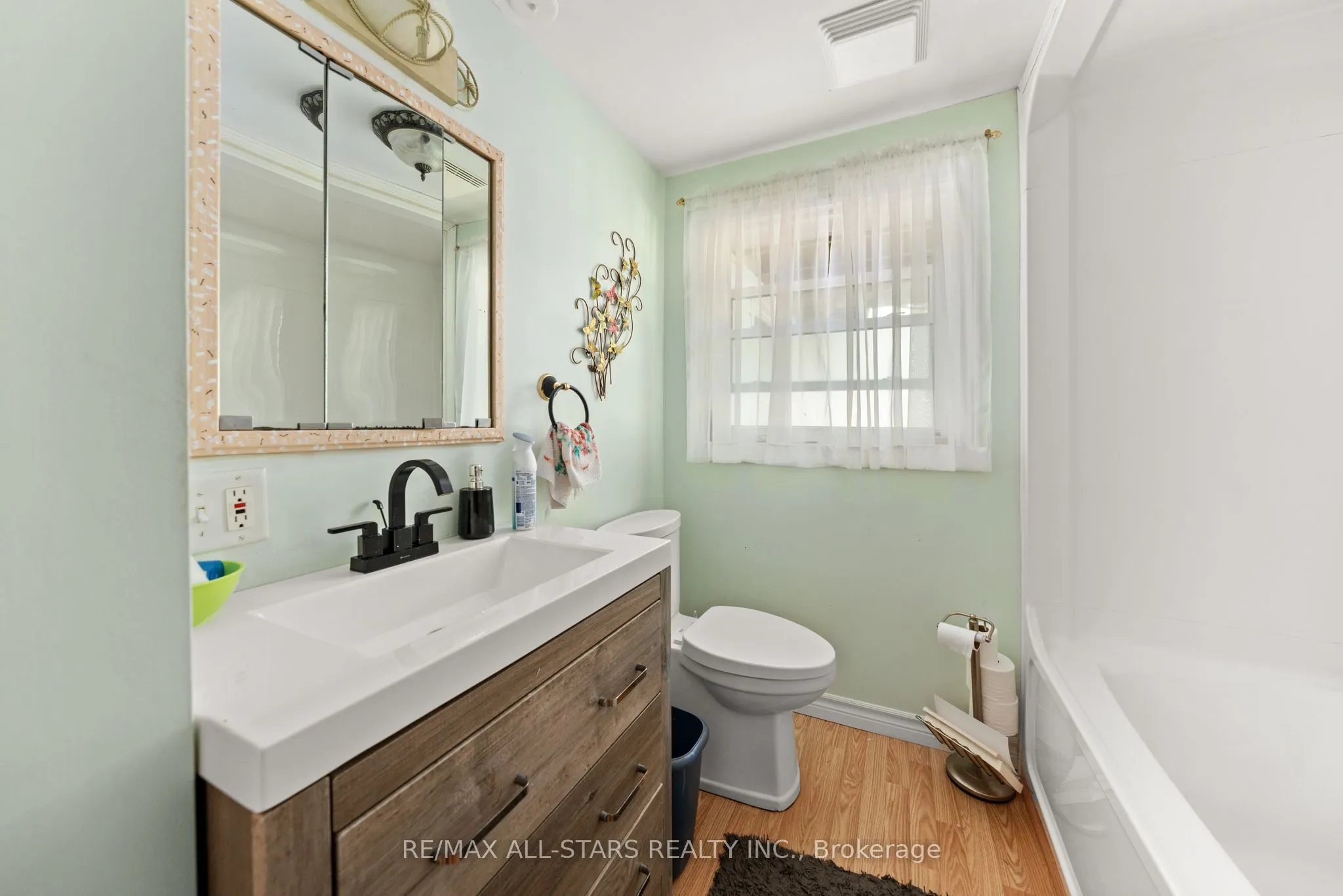14 Wychwood Drive E