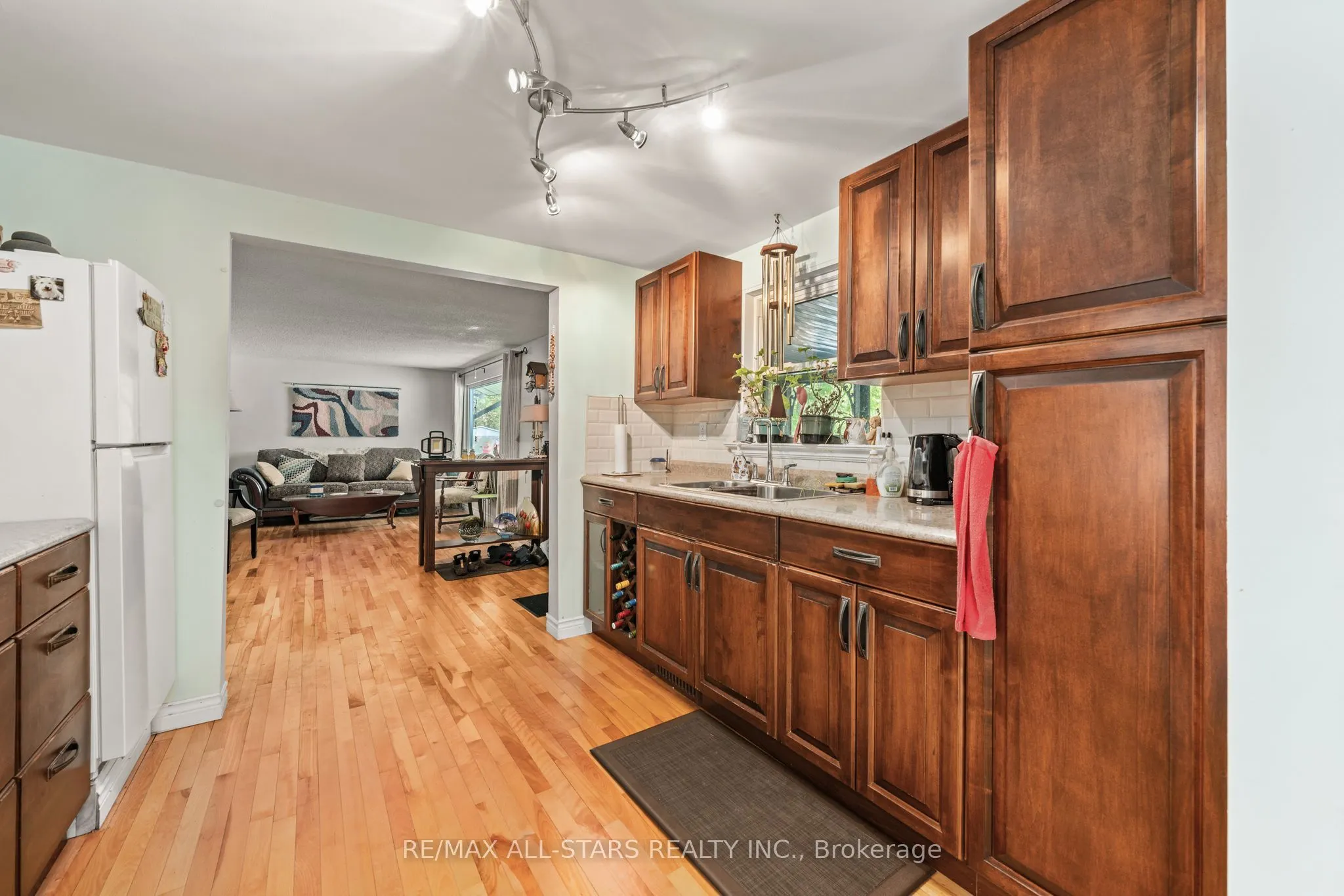 14 Wychwood Drive E