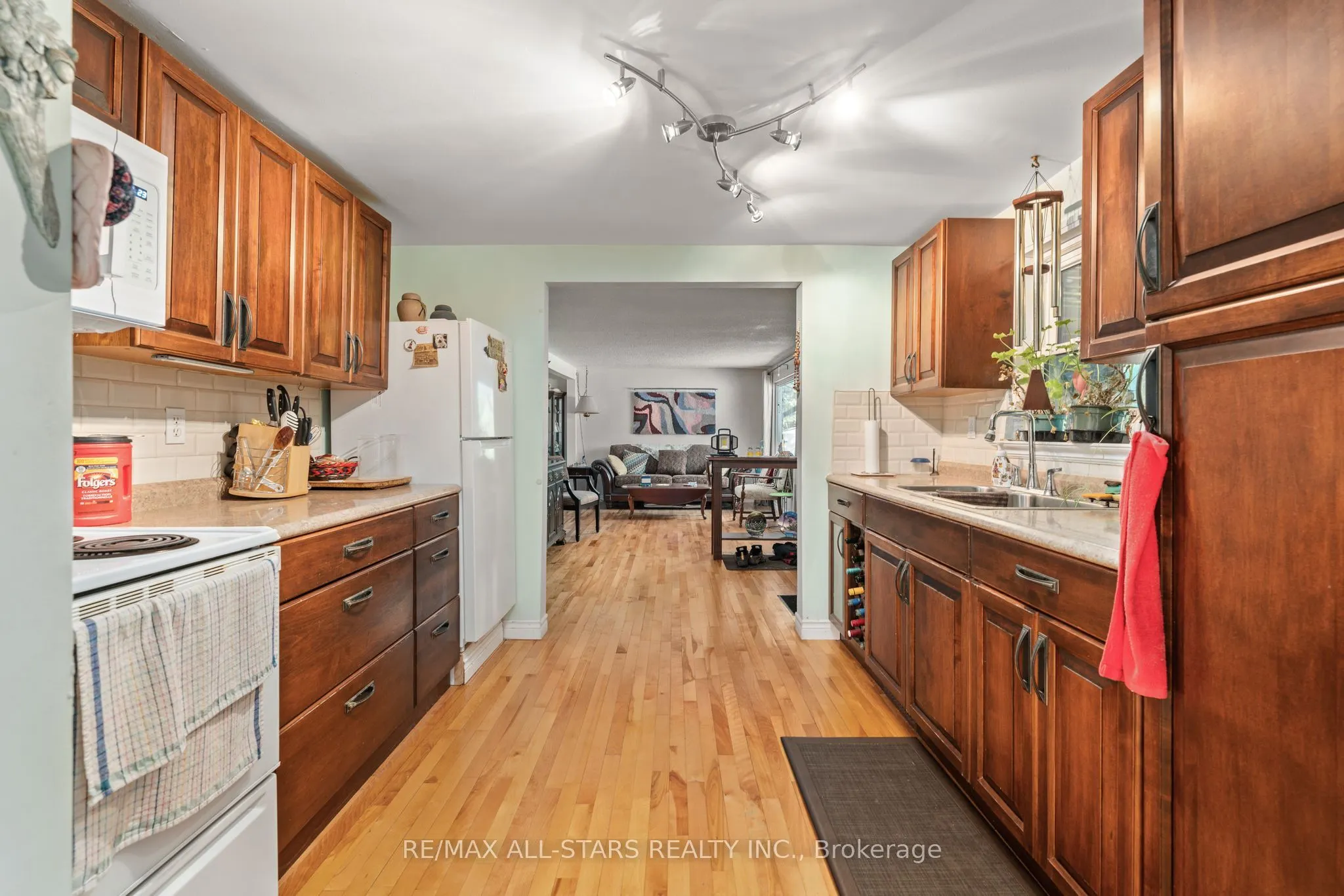 14 Wychwood Drive E