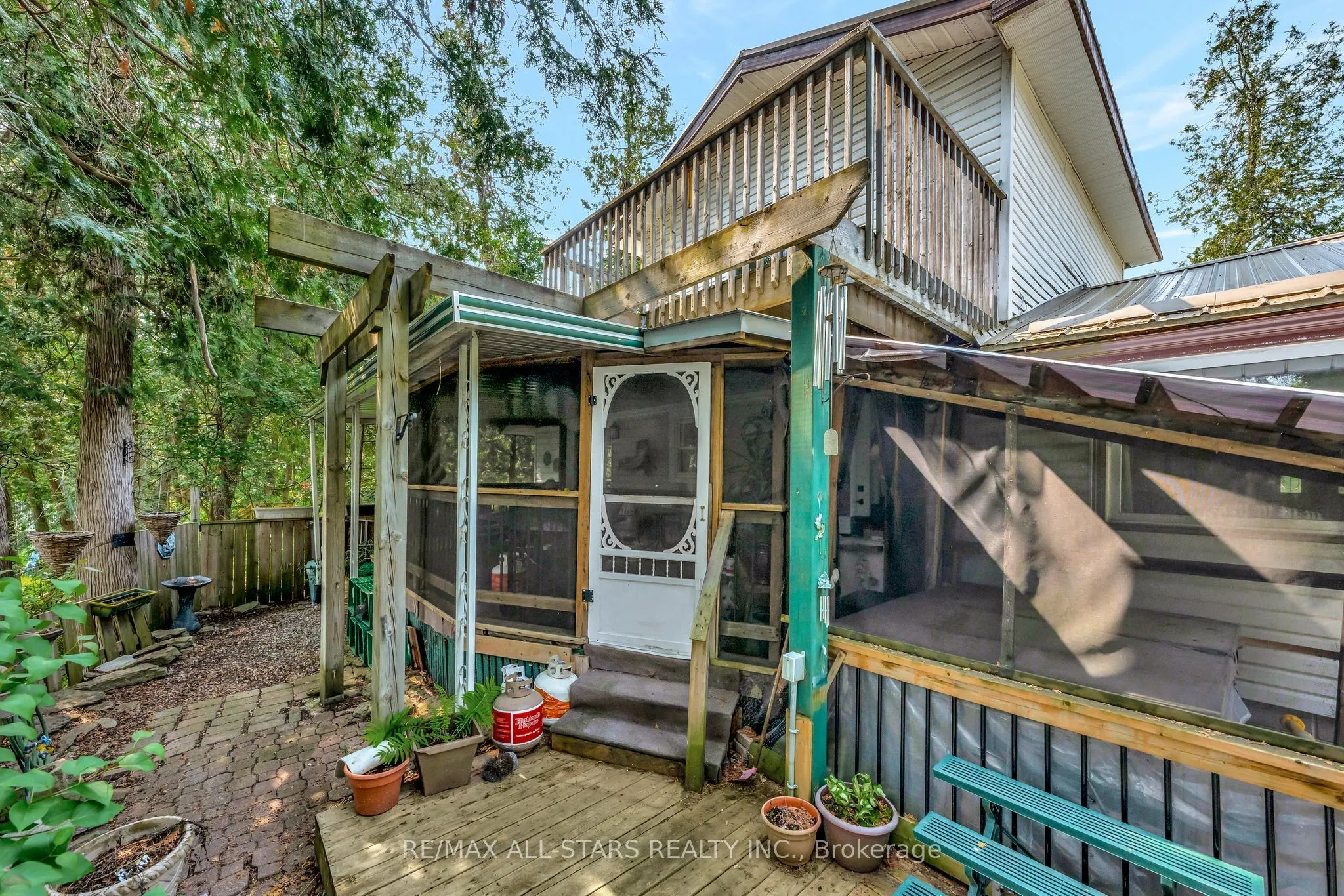 14 Wychwood Drive E
