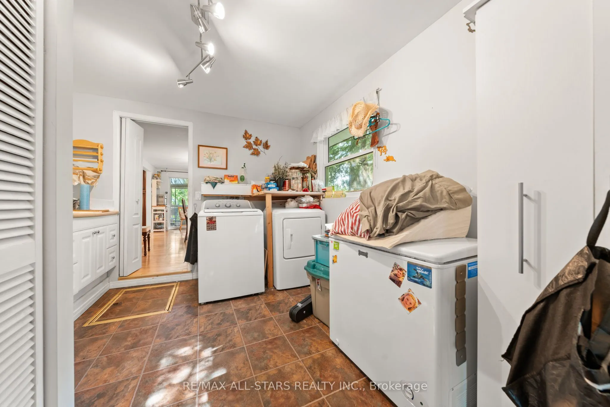 14 Wychwood Drive E