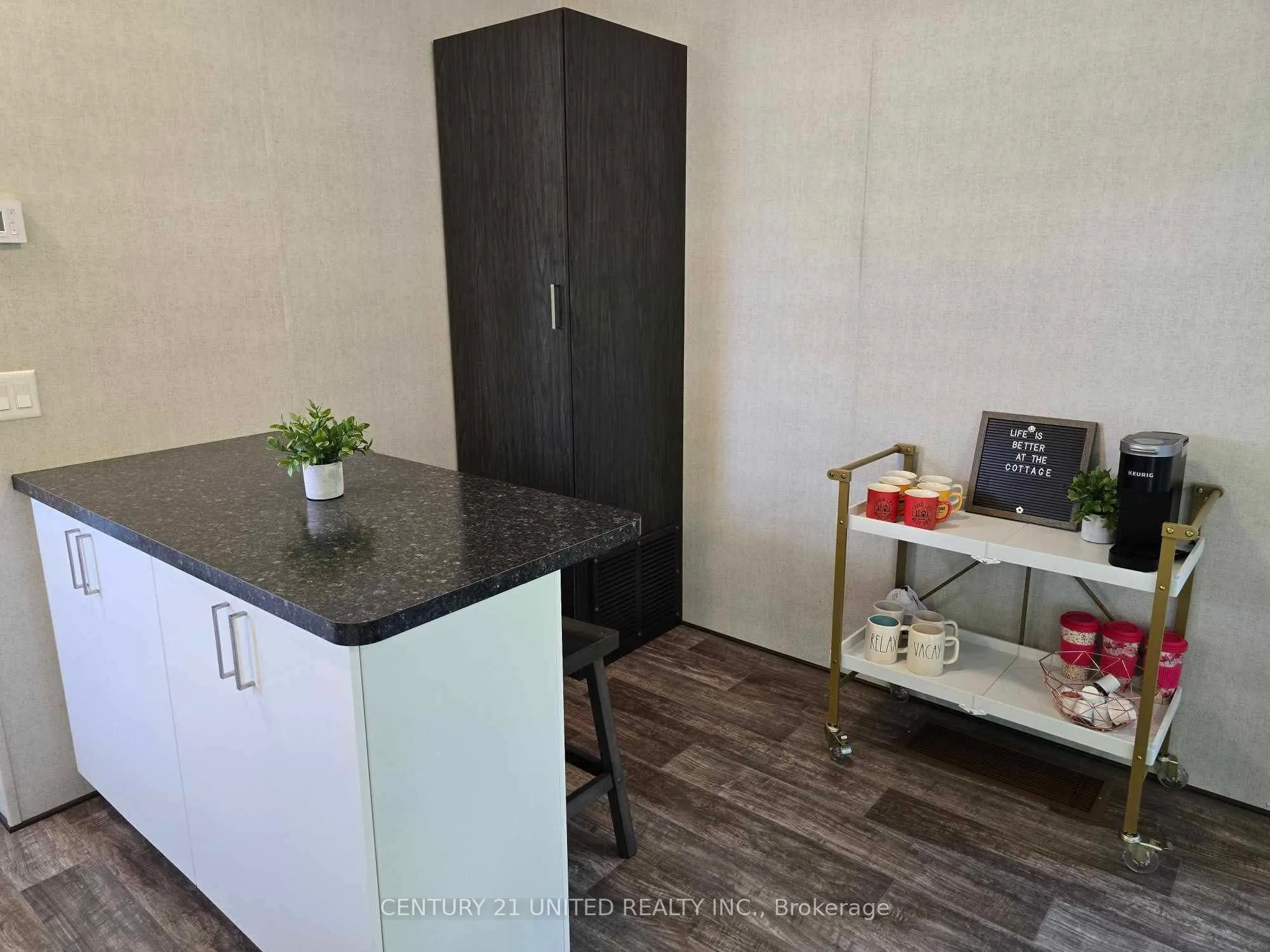 1235 Villiers Line, #46