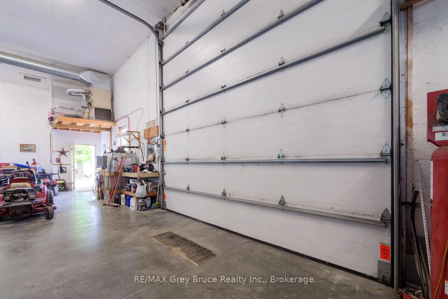 1033 Bruce Road 9