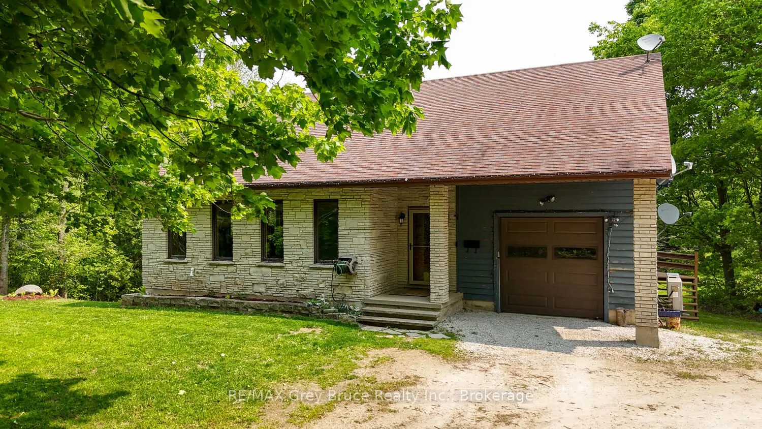 1033 Bruce Road 9