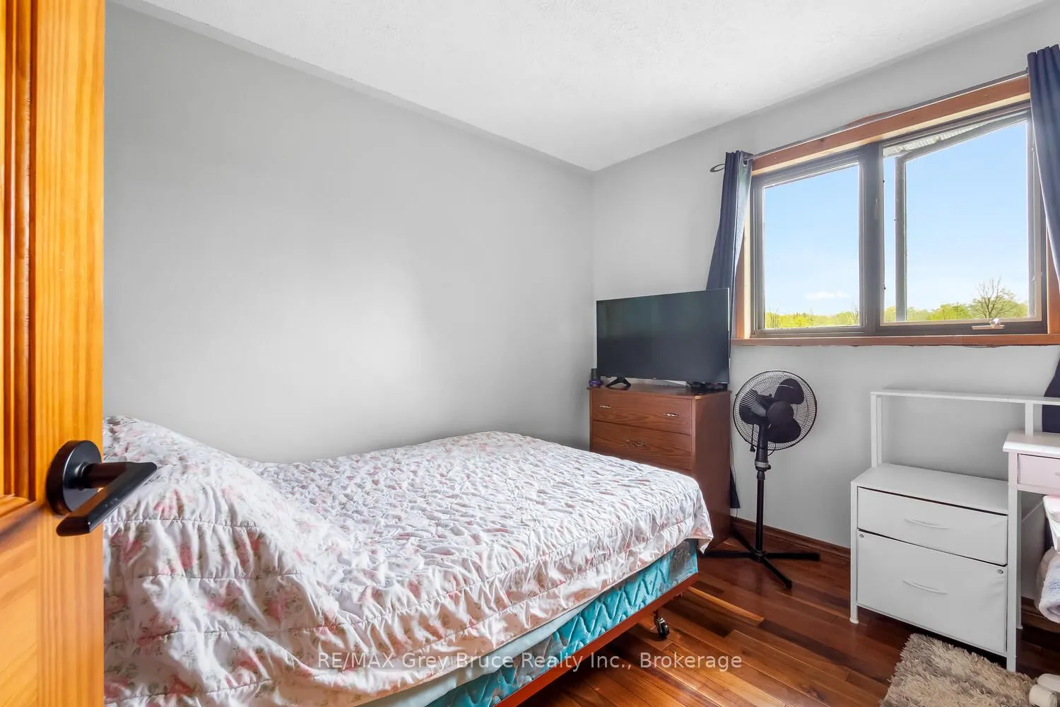 1033 Bruce Road 9