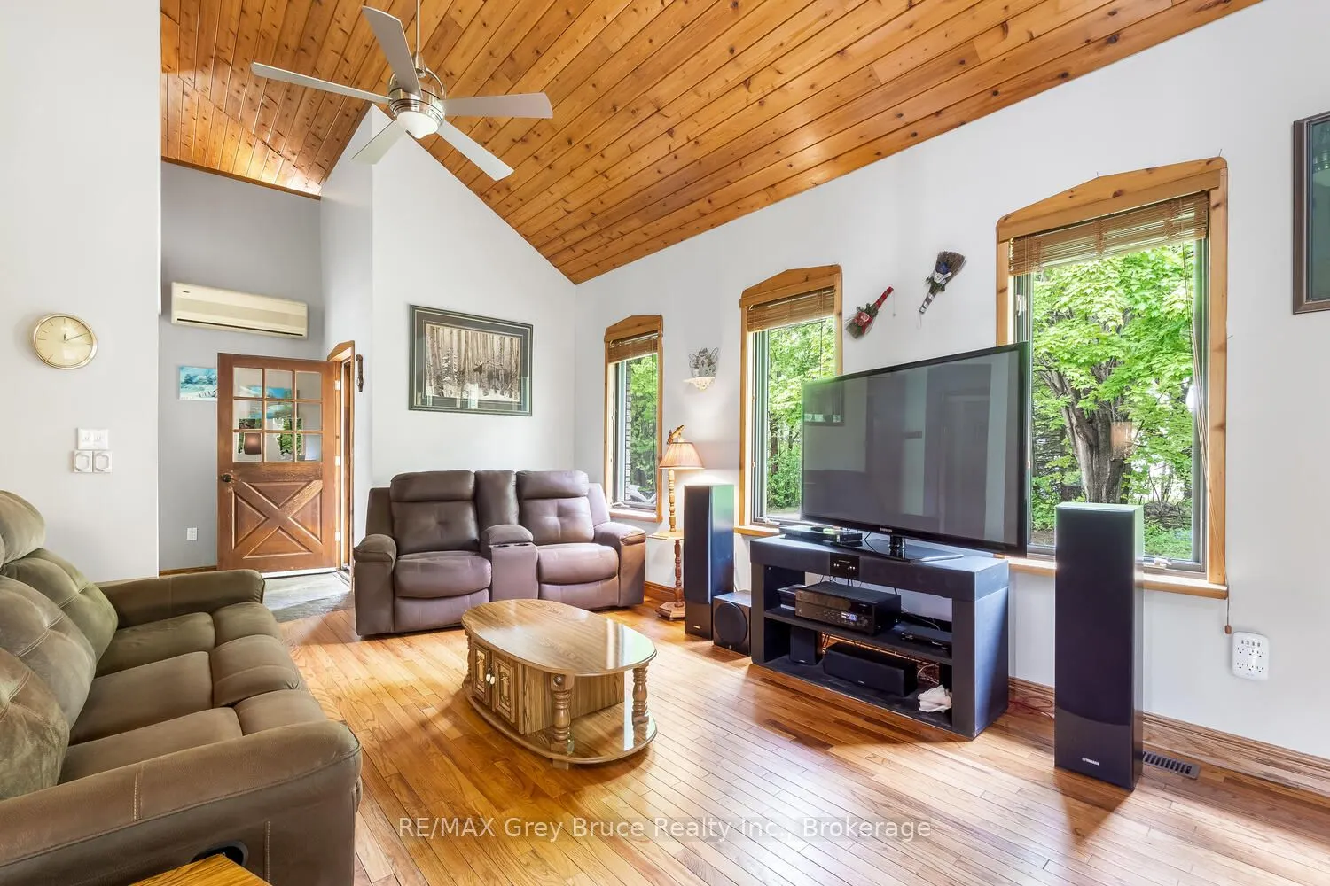 1033 Bruce Road 9