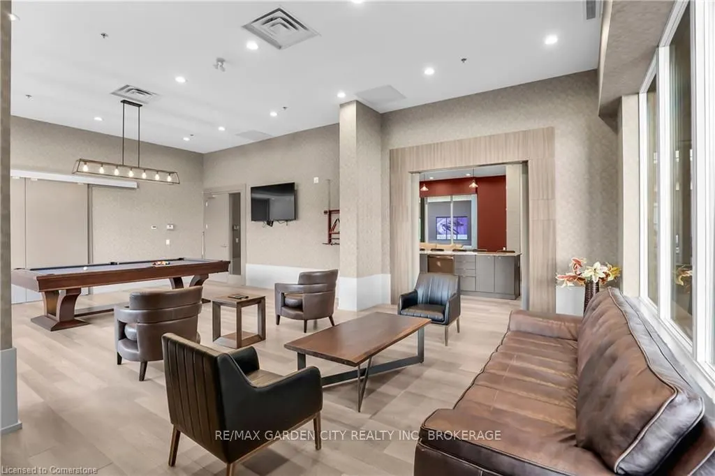 560 North Service Road, #304