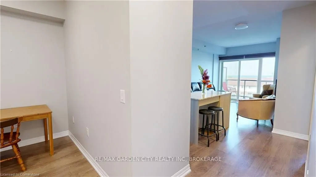 560 North Service Road, #304