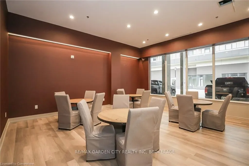 560 North Service Road, #304