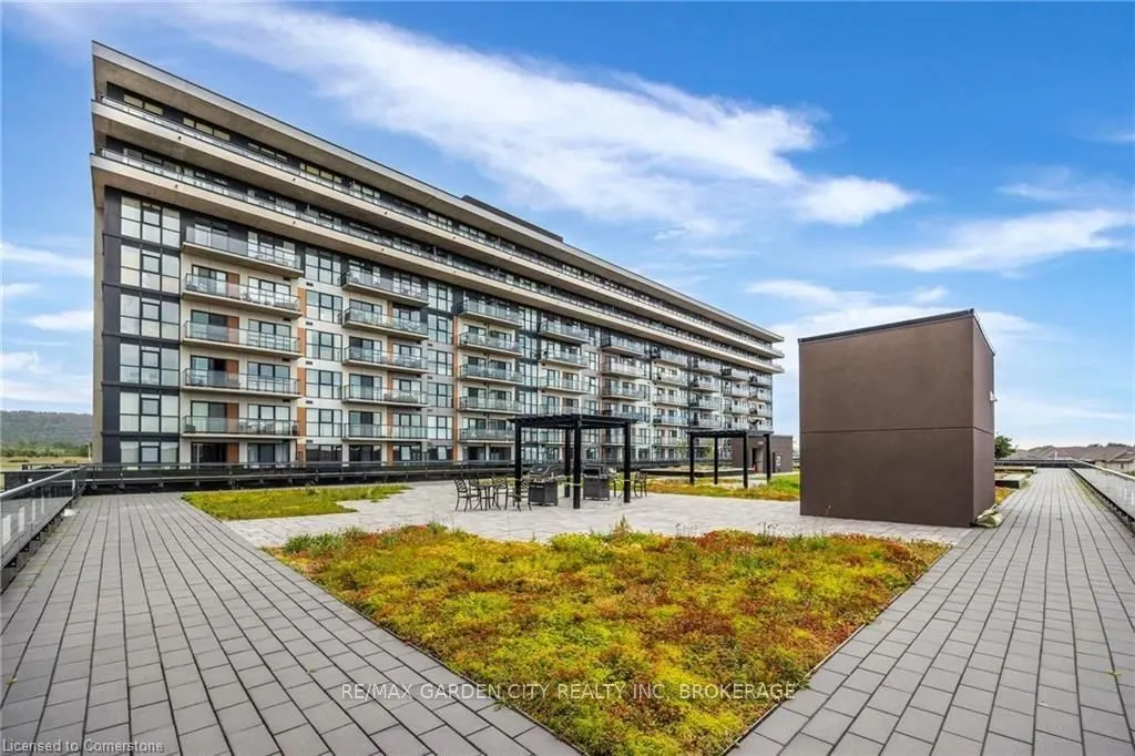 560 North Service Road, #304