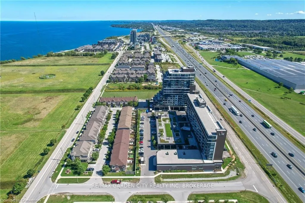 560 North Service Road, #304