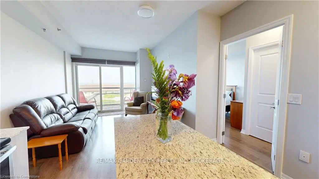 560 North Service Road, #304