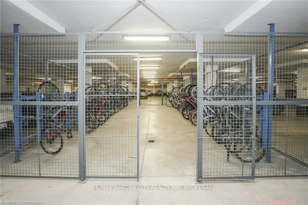 560 North Service Road, #304