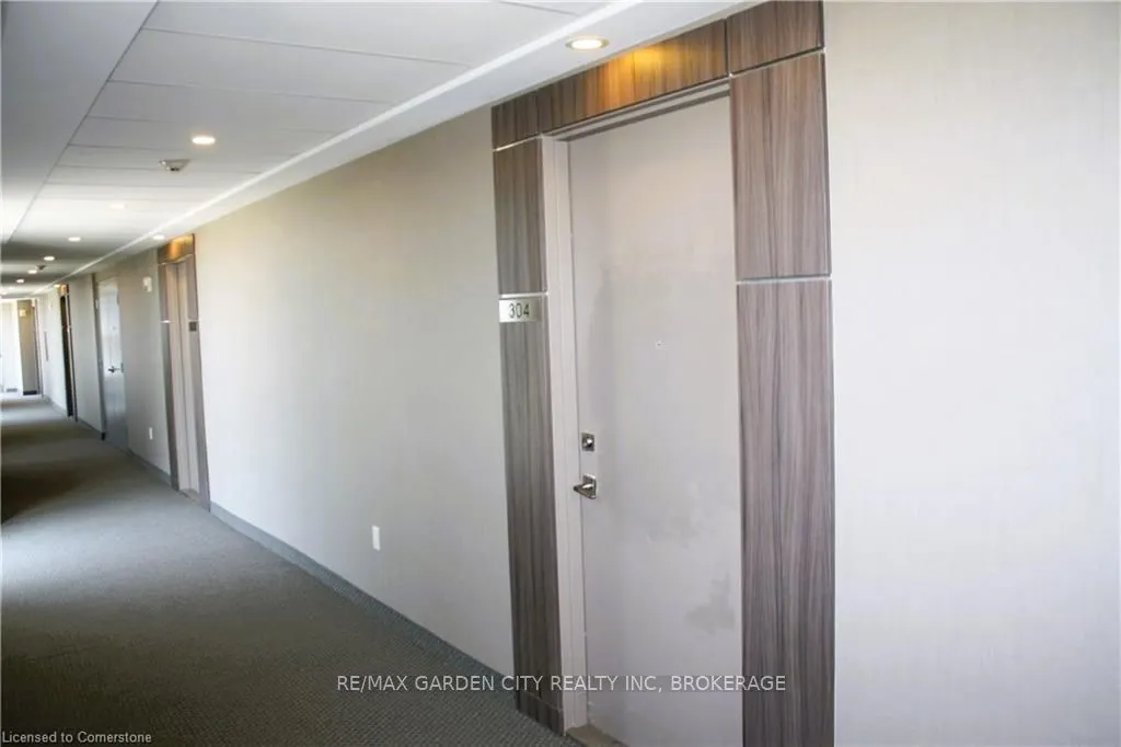 560 North Service Road, #304