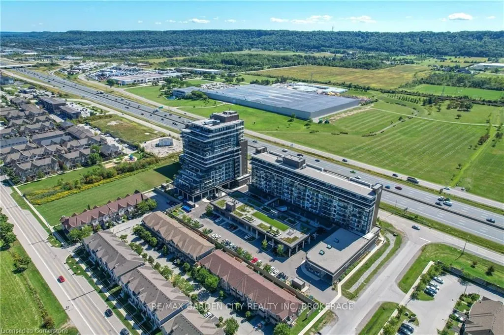 560 North Service Road, #304