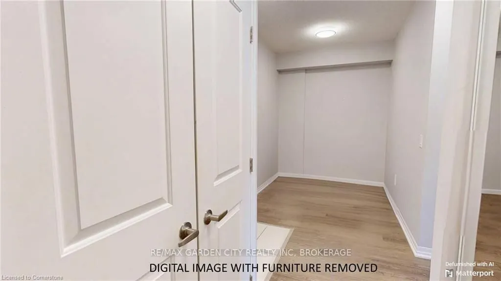 560 North Service Road, #304