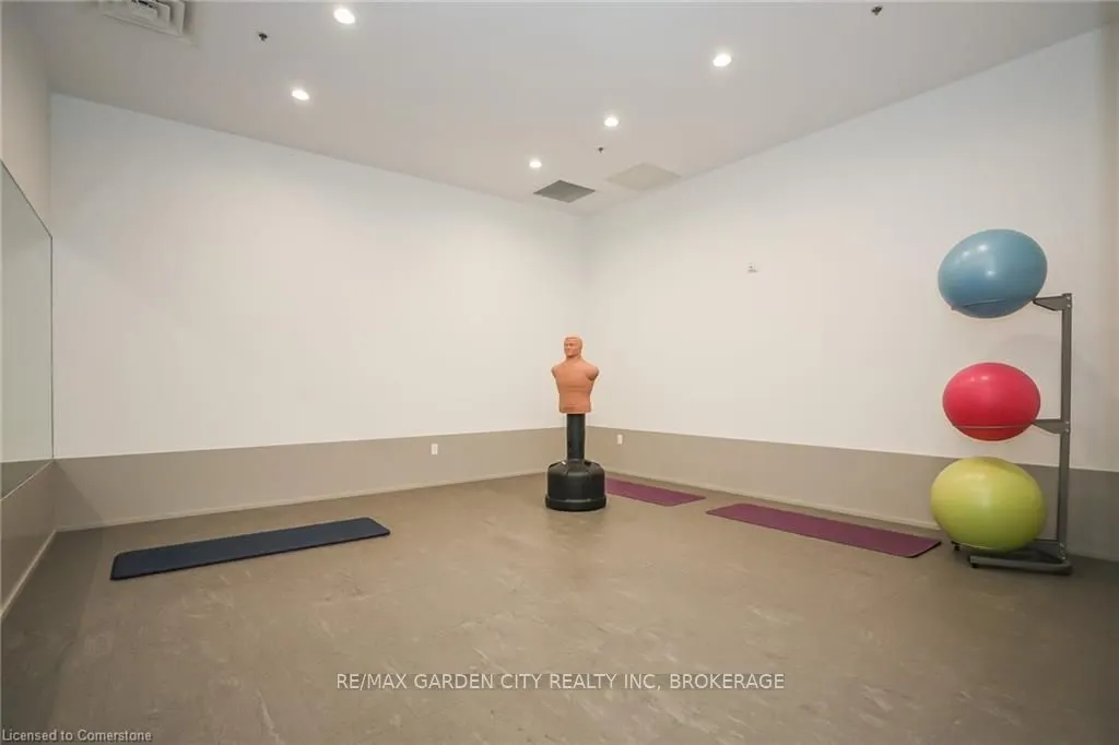 560 North Service Road, #304