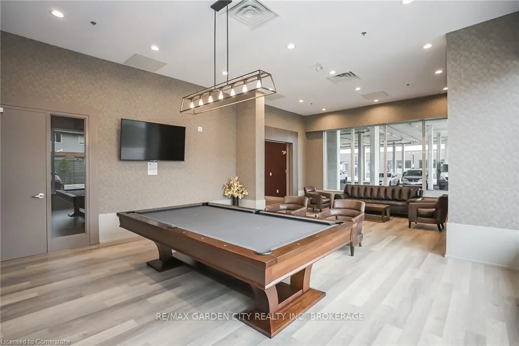 560 North Service Road, #304