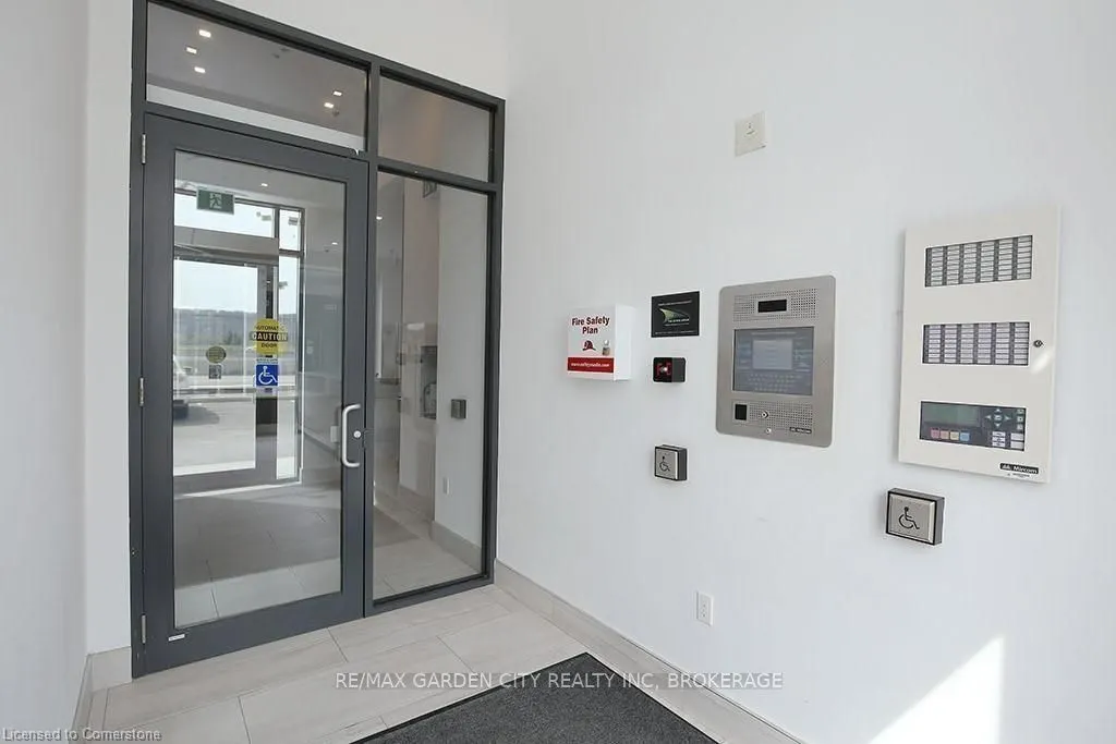 560 North Service Road, #304