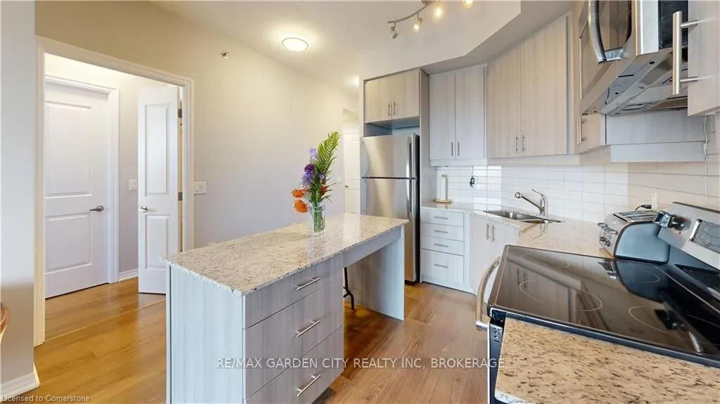 560 North Service Road, #304