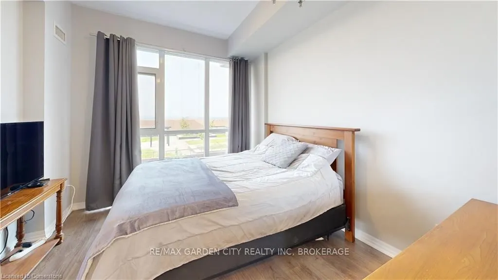 560 North Service Road, #304