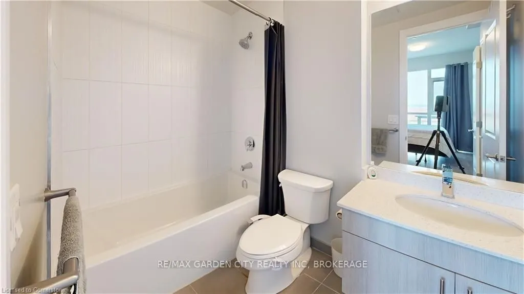 560 North Service Road, #304