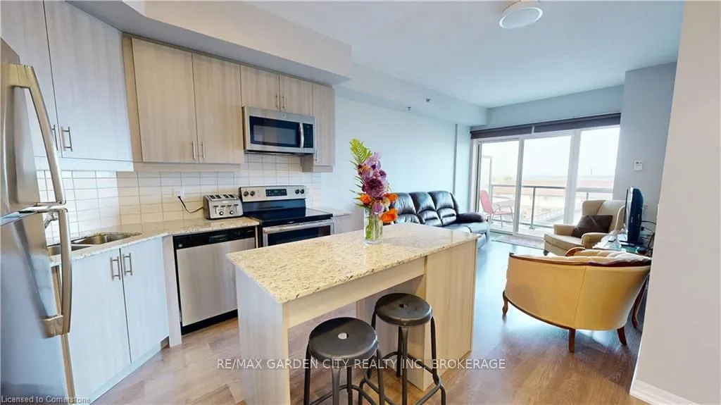 560 North Service Road, #304